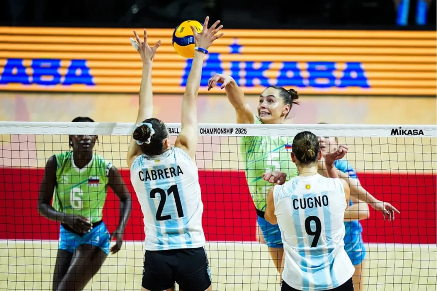 INESPERADO. El traspié significó la eliminación del Mundial.