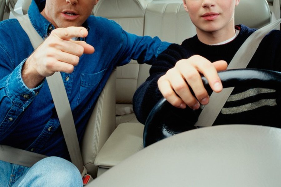 ENSEÑAR A CONDUCIR. Se trata de una tarea de máxima responsabilidad para formar conductores responsables.