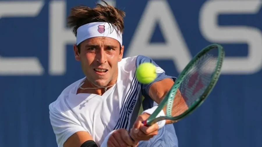 SUPERADO. Etcheverry ganó el set inicial, pero luego se lo dieron vuelta.