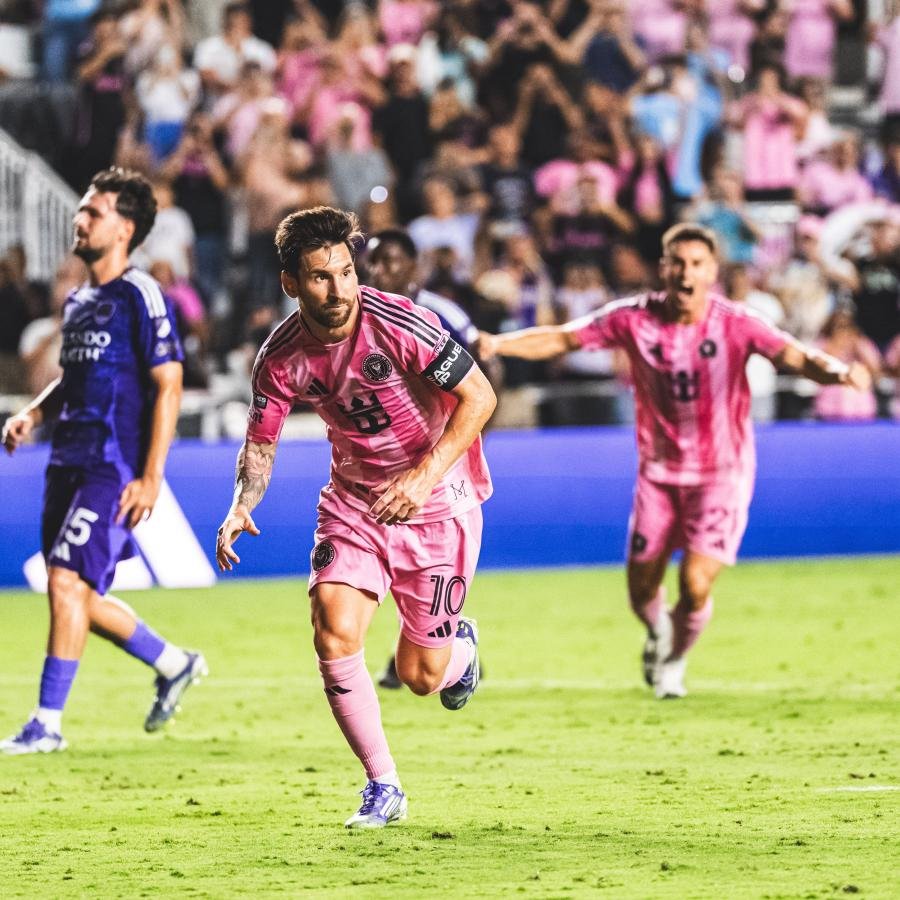 Lionel Messi festeja uno de sus goles ante Orlando City.