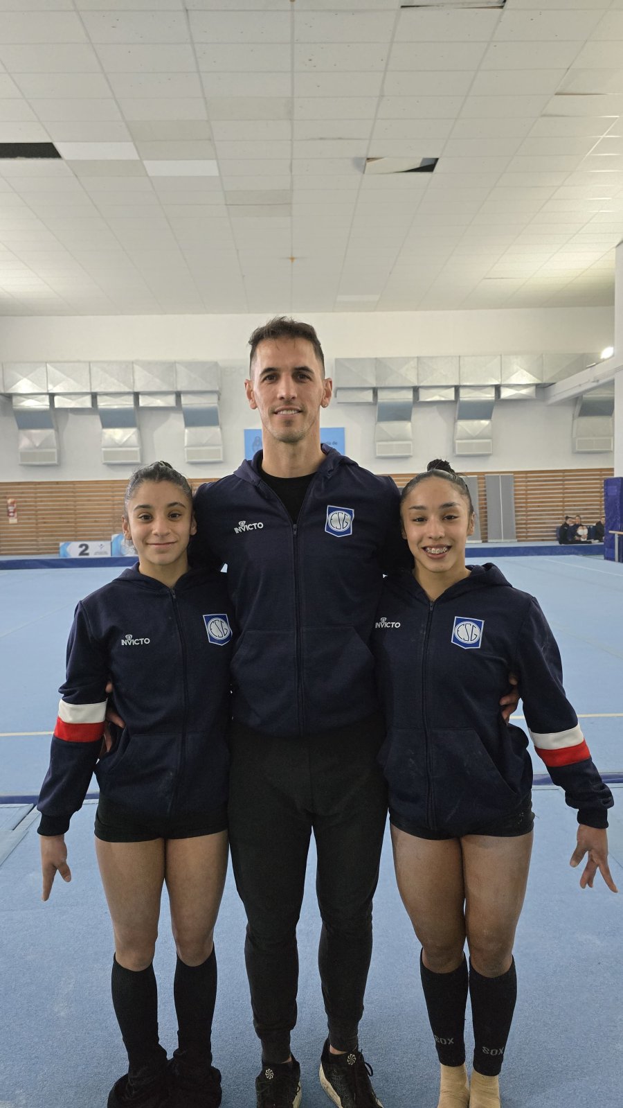 ORGULLO. Emilia Acosta, Víctor Ingaramo y Lucía González.