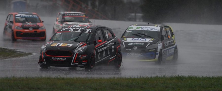 Francisco Calo ganó la serie más veloz bajo la lluvia en la Clase 2.