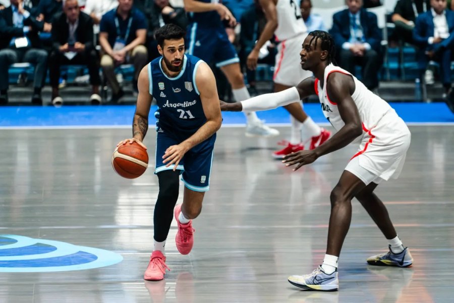 PIVOT. Juan Fernández, de gran torneo.