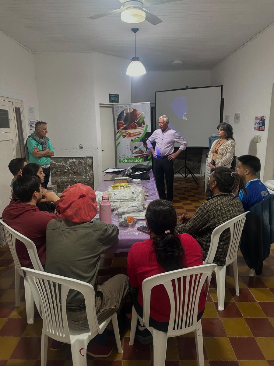 El Intendente y quienes participaron del curso.
