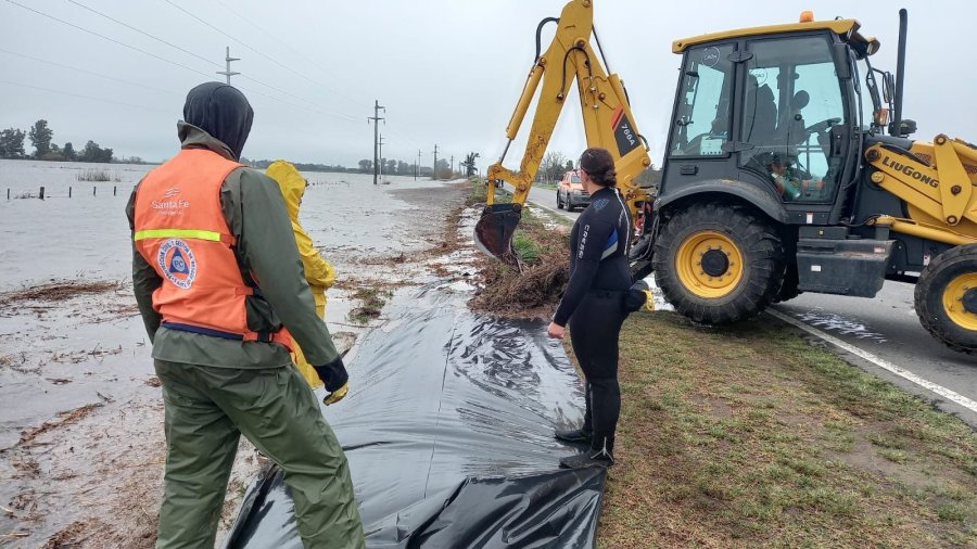 ASISTENCIA. Continúan los operativos permanente de control y asistencia frente a las intensas lluvias registradas en las últimas horas en las rutas santafesinas.