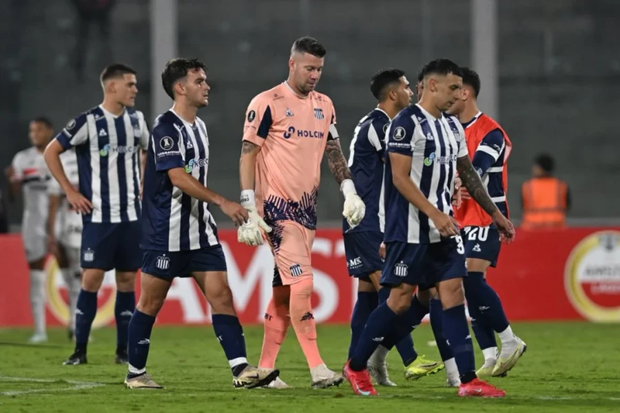 SE HUNDE. Talleres, increíblemente complicado.