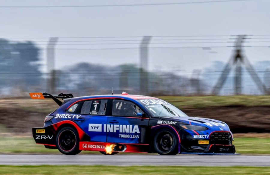 Leonel Pernía festejó su primera victoria con el Honda ZR-V.