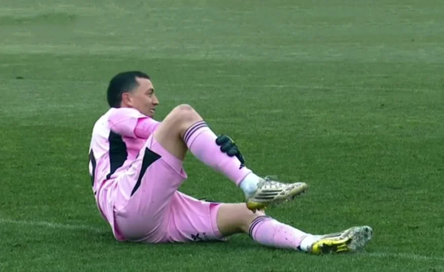 El arquero pidió el cambio a los 45 minutos del complemento.