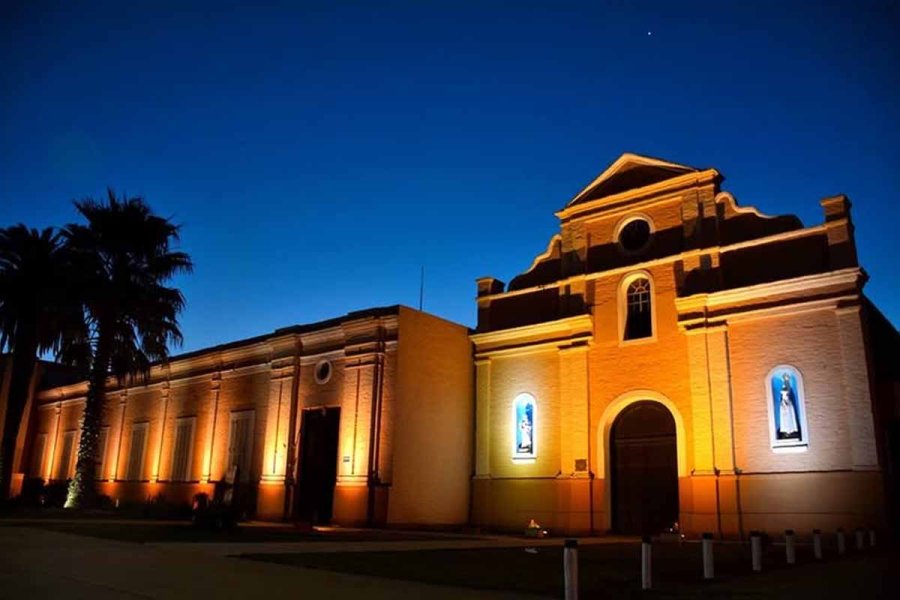 Acceso principal al Instituto Agrotécnico Salesiano.