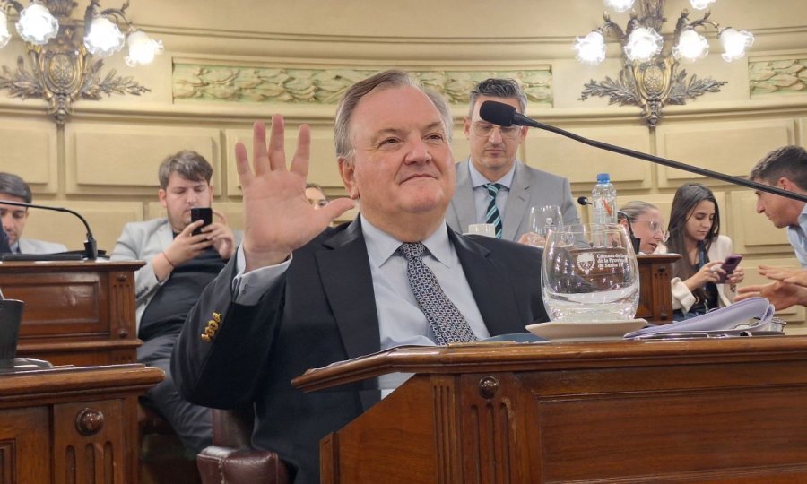 El legislador en su banca.