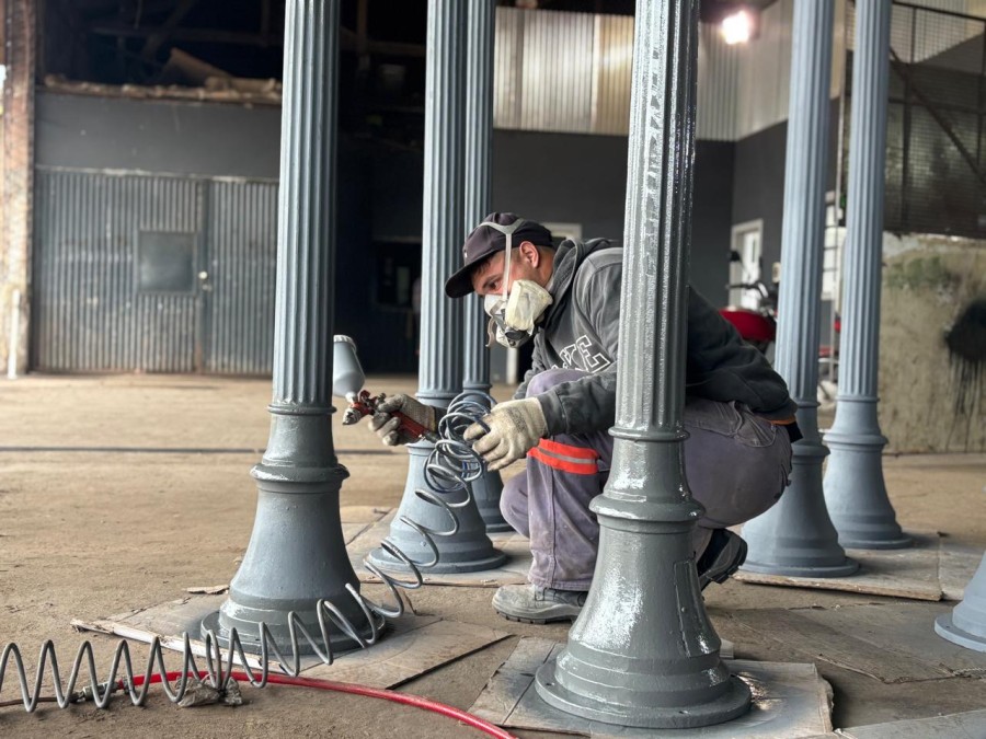La Plaza 25 de Mayo avanza en su proceso de puesta en valor.