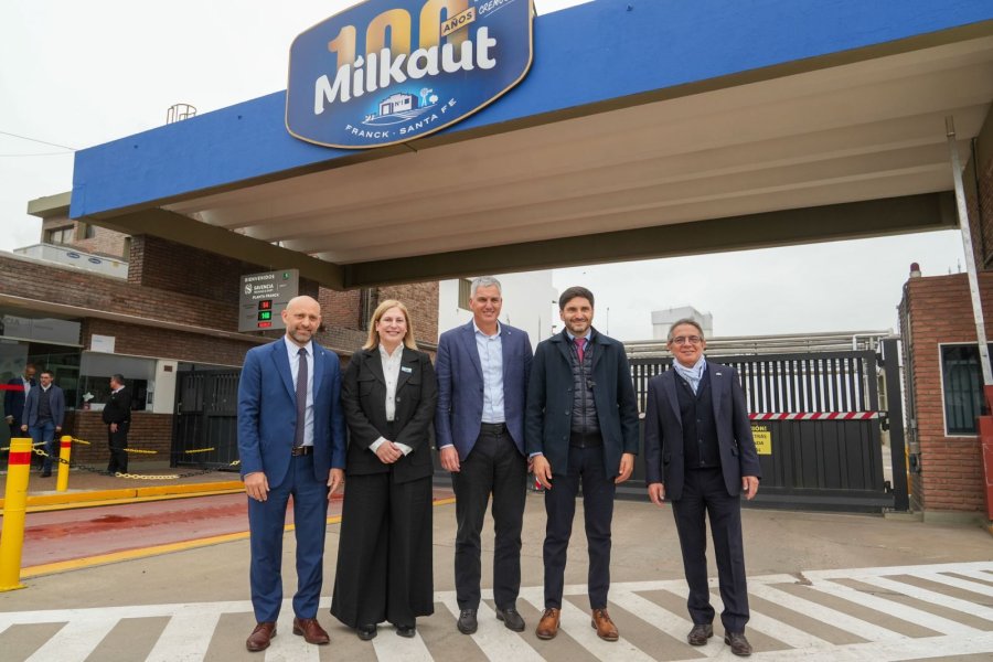 ACTO. La ceremonia reunió a autoridades provinciales, comunales y directivos de Savencia.