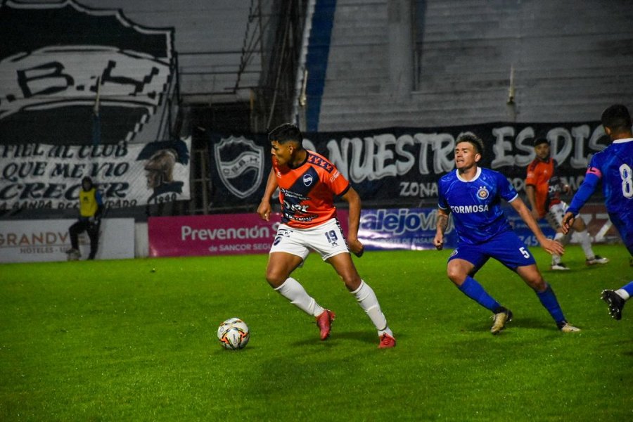 KEVIN VELAZQUEZ. Sumó minutos en el último partido luego de una lesión.