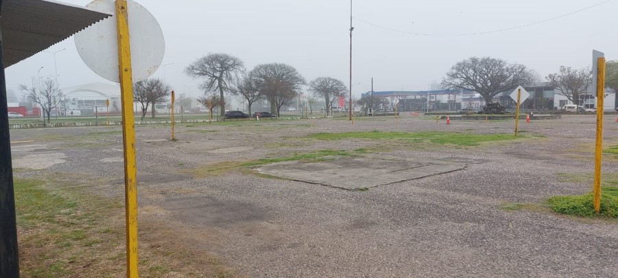 El Gobierno municipal avanza con la renovación de señalética en el Predio de la Flor.