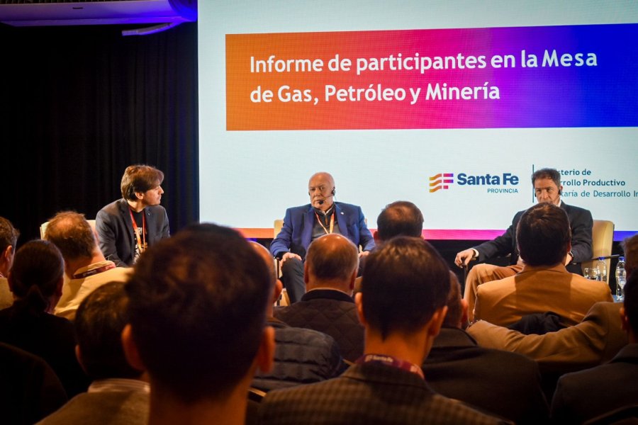 EN ROSARIO. Se firmó de un convenio de cooperación entre Santa Fe y Añelo, orientado a fortalecer el vínculo con los complejos mineros y petroleros del país.