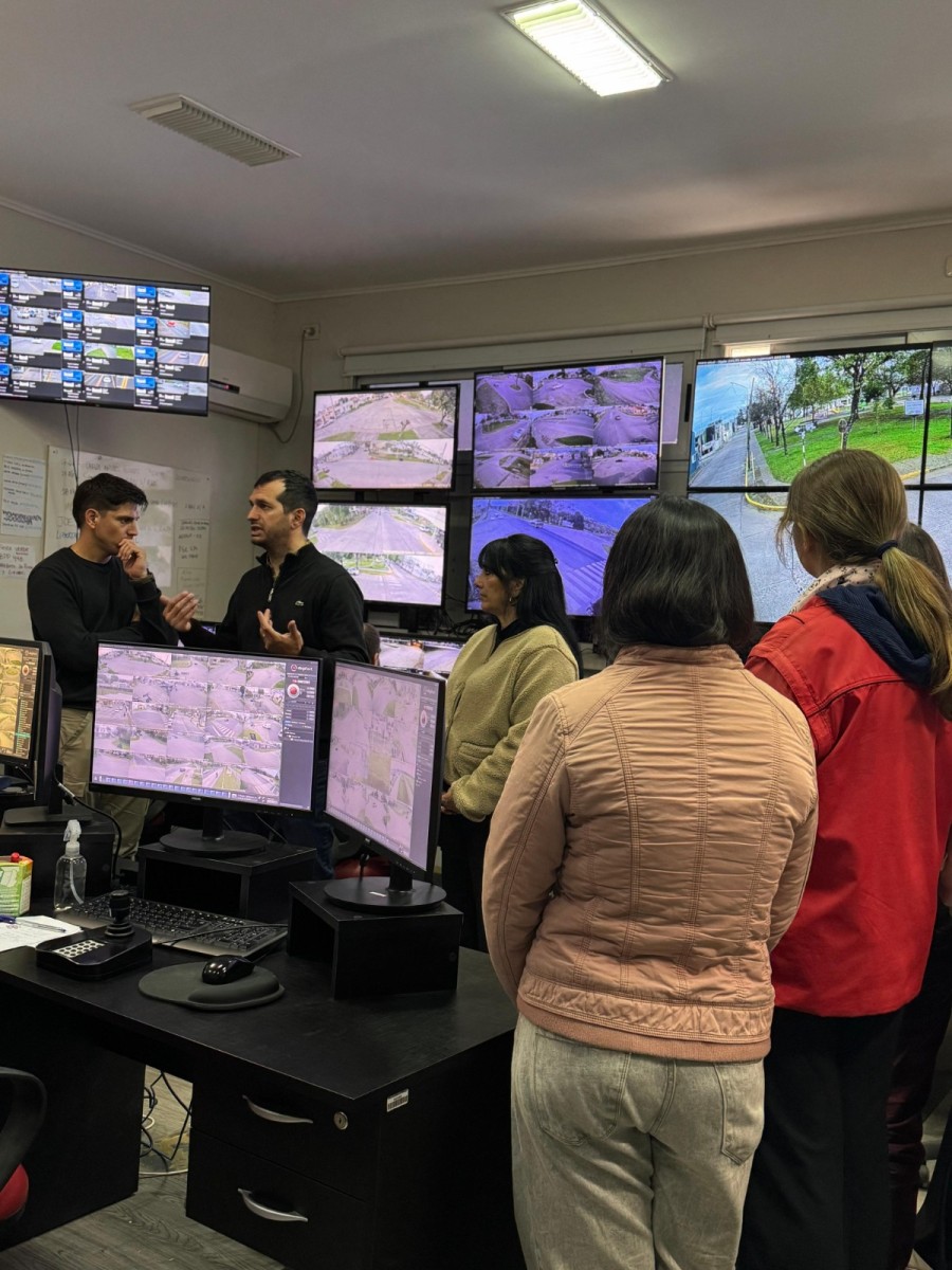 Los alumnos pudieron observar el funcionamiento de la tecnología aplicada a la seguridad.