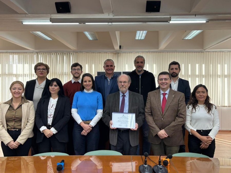 RECONOCIMIENTO. Los ediles destacaron a Alejandro Mascardi por su dedicación y compromiso con las instituciones rafaelinas.