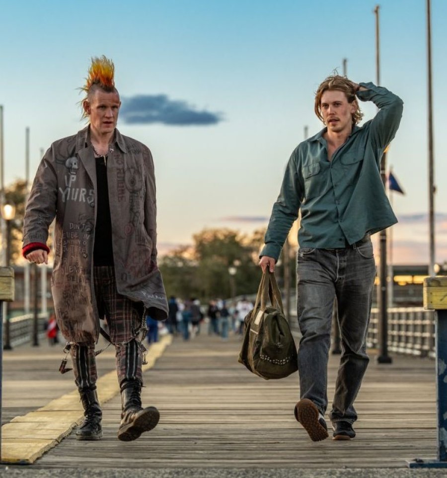 ATRAPADO ROBANDO. Elenco integrado por Austin Butler y Zoë Kravitz.