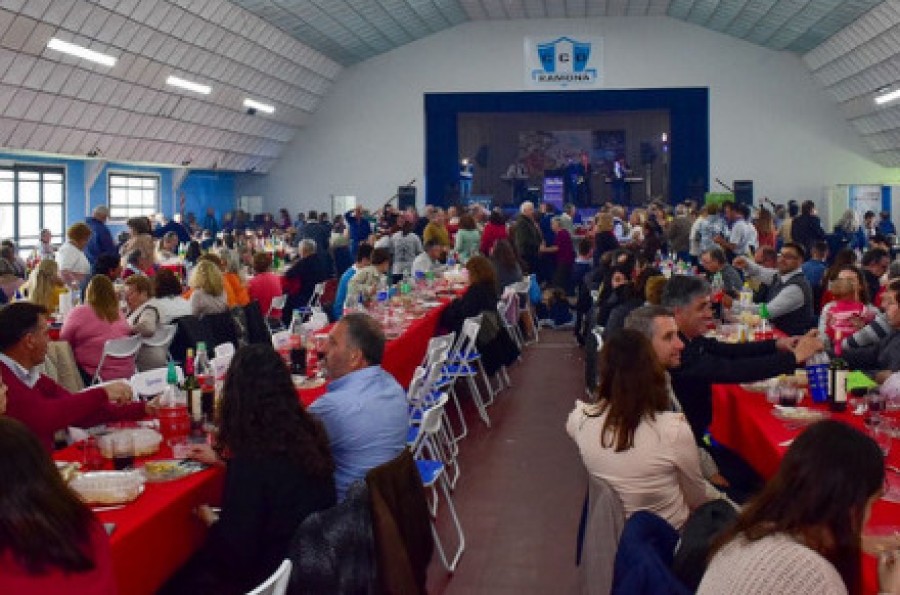 FIESTA DE LOS RAVIOLES. Como siempre, se aguarda un salón colmado.