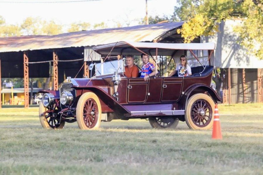 STODDARD DAYTON 1912. El imponente vehículo es propiedad de Héctor "Pianta" Platini.