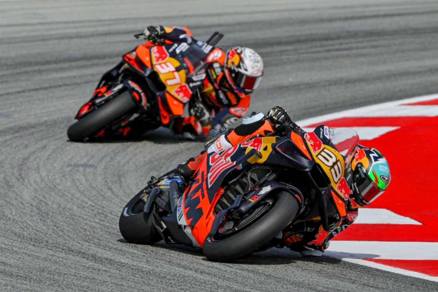 Brad Binder y Pedro Acosta fueron los mejores del viernes en Catalunya.