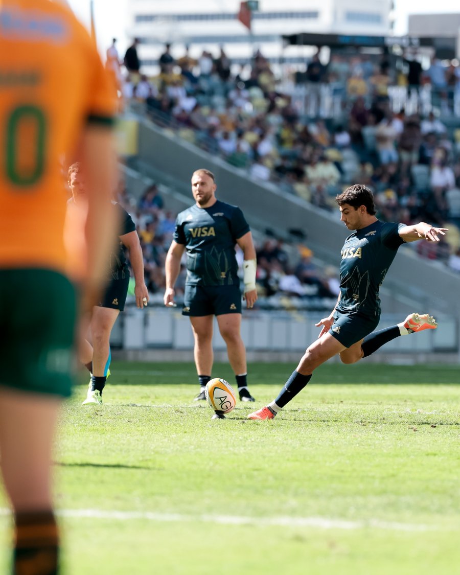DERROTA DOLOROSA. Mayco Vivas junto a Santiago Carreras.