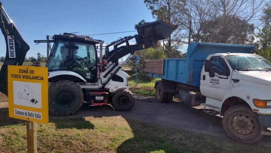 Equipos comunales en plena labor.