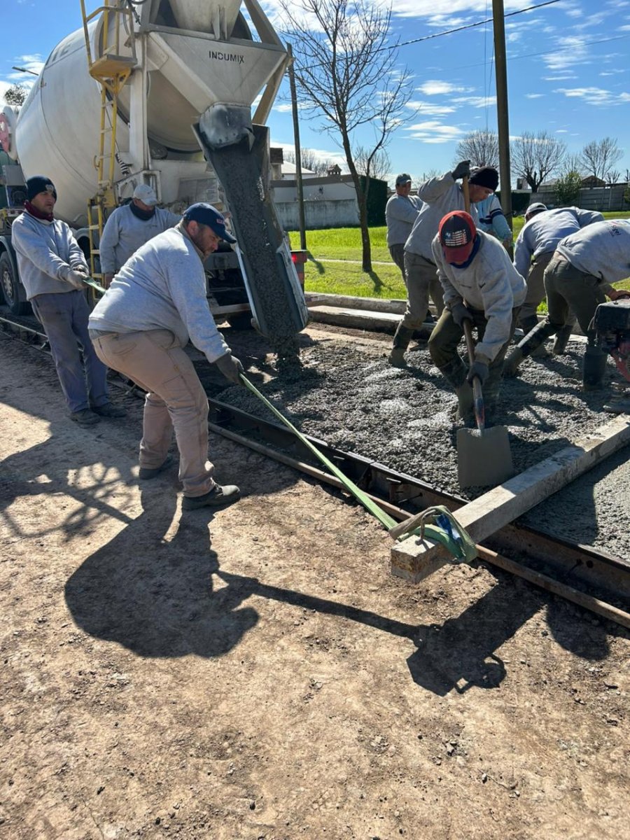 Cuadrilla comunal en plena labor.