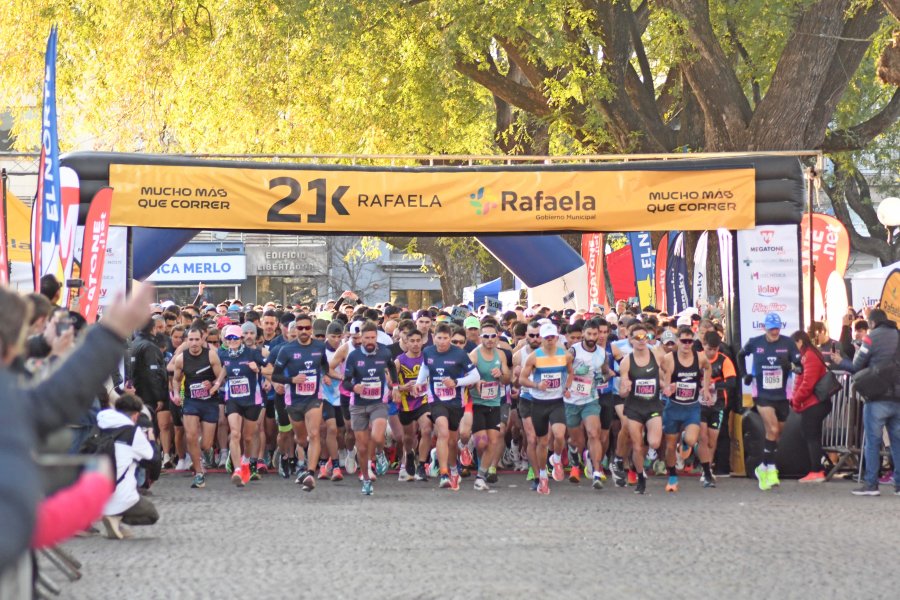 NUEVO ÉXITO. / Se corrió una nueva Media Maratón de Rafaela "Daniel Tecla Farías"