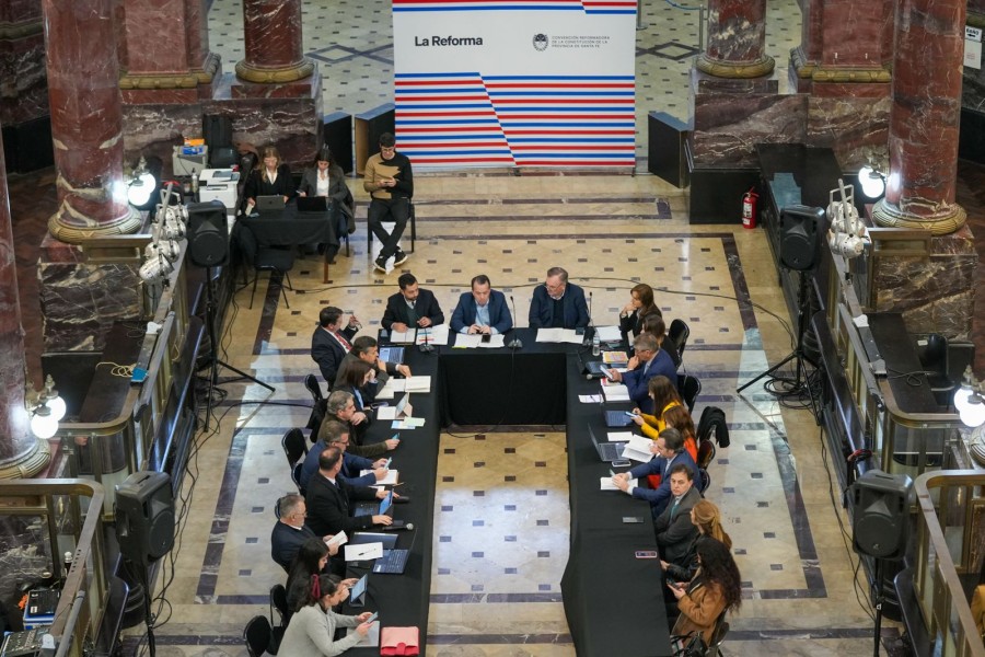 La Comisión Redactora trabaja en el texto definitivo de la Nueva Constitución.