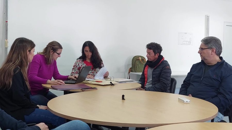 Un instante de la apertura de ofertas.