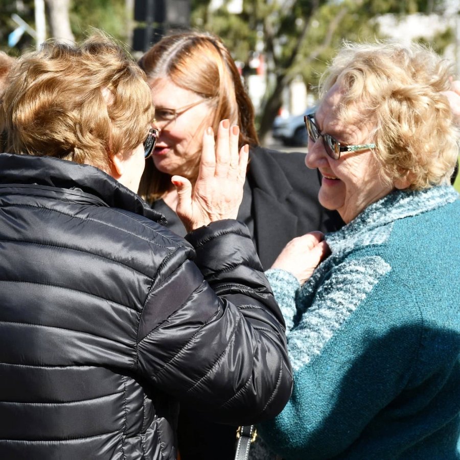 Emotivo reencuentro de docentes jubiladas.