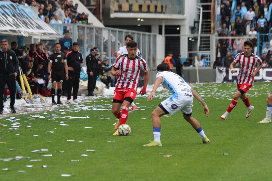 CAPITAN. Maximiliano Martinez durante el último partido.
