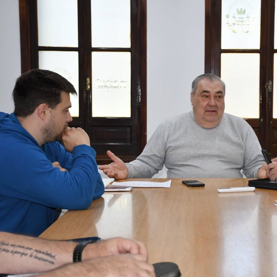 Adrián Ferrero de la Cámara Empresaria Sunchalense de Autotransporte de Carga durante su exposición.