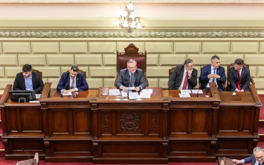 HITO HISTORICO. El acto de jura representa el cierre institucional de la Convención, que sesionó en comisiones y plenarios para debatir y aprobar el nuevo texto constitucional.