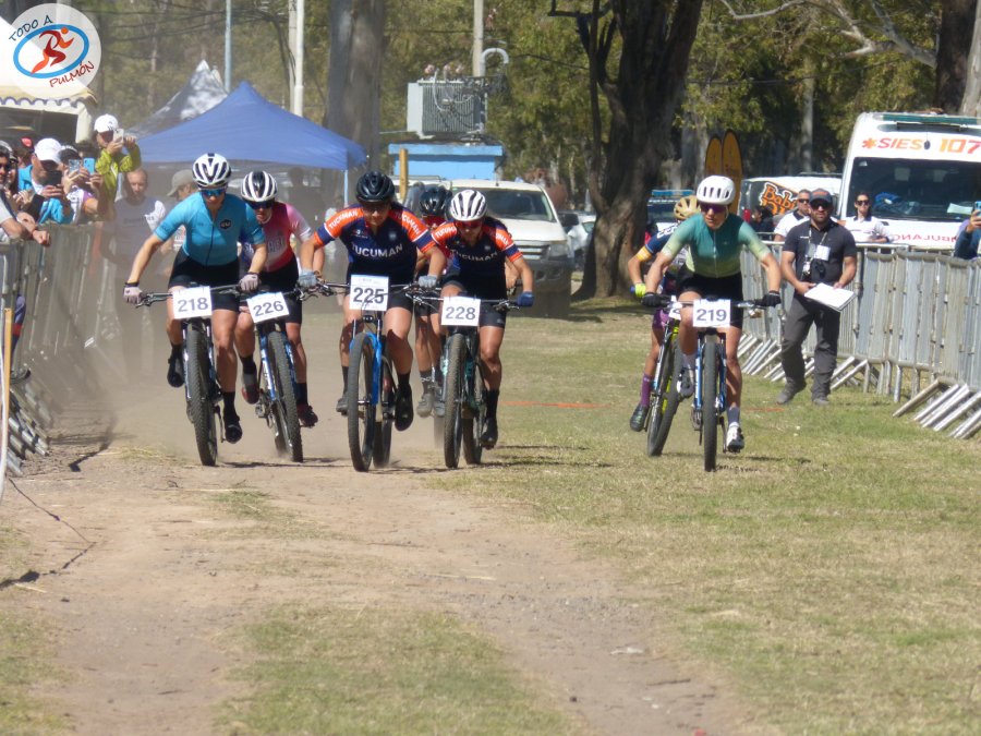 PROTAGONISTAS. Las tucumanas hicieron 1-2 en la prueba femenina.