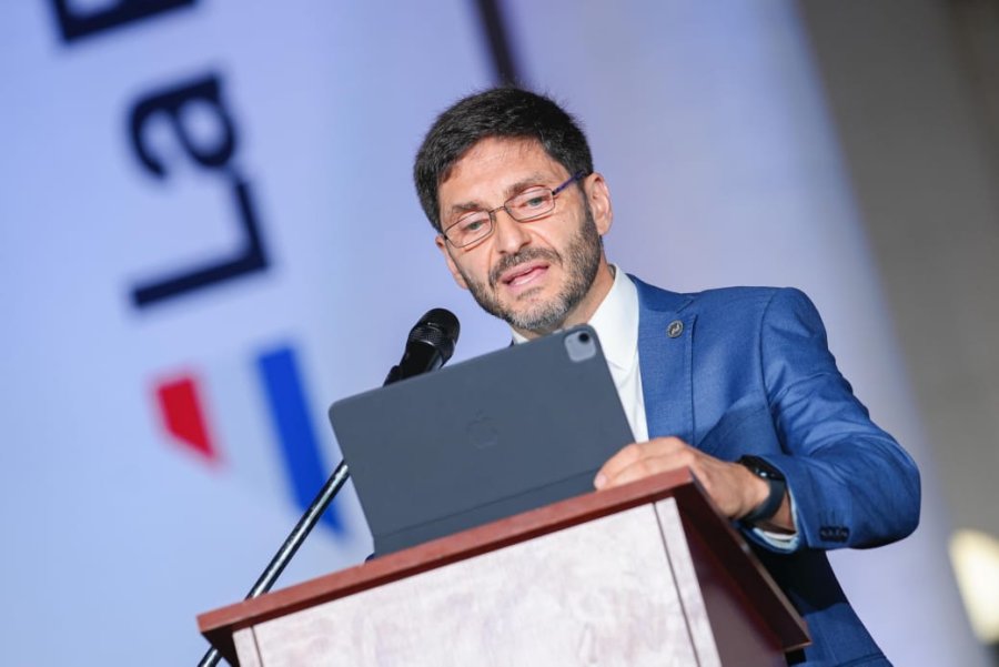 MAXIMILIANO PULLARO. El gobernador santafesino juró como convencional y podrá presentarse para la reelección en el 2027.