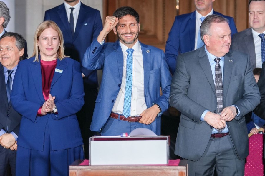 AUTORIDADES. Scaglia, Pullaro y Michlig durante el acto de cierre de la Convención Reformadora de la Constitución de Santa Fe.
