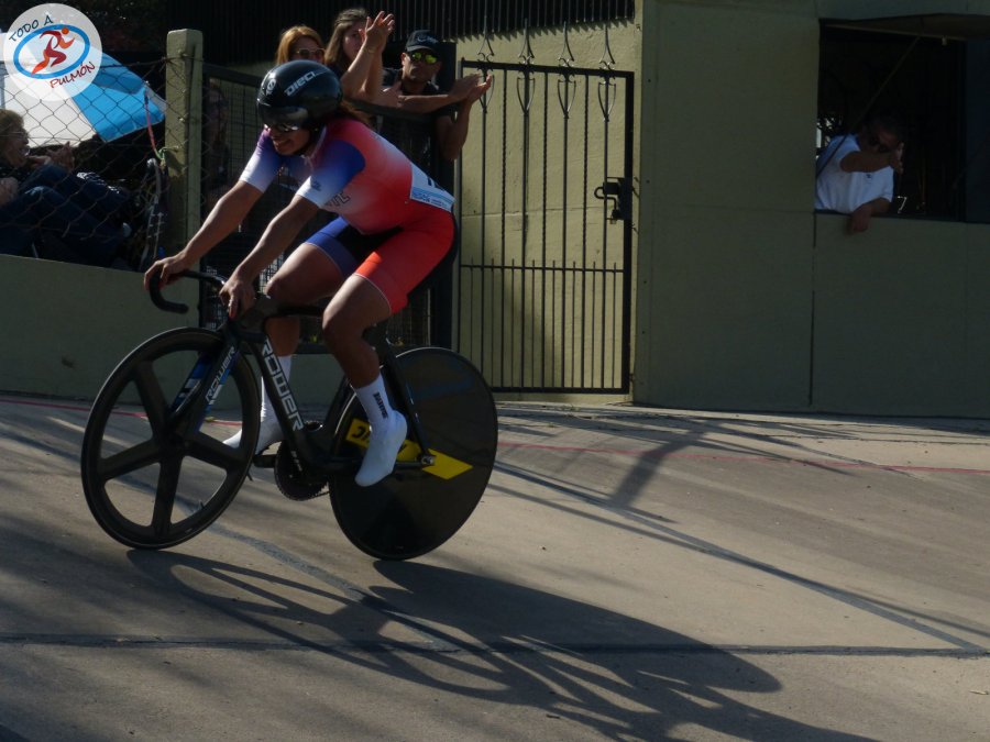 DOMINADORA. Nati Vera dominó con autoridad el keirin.