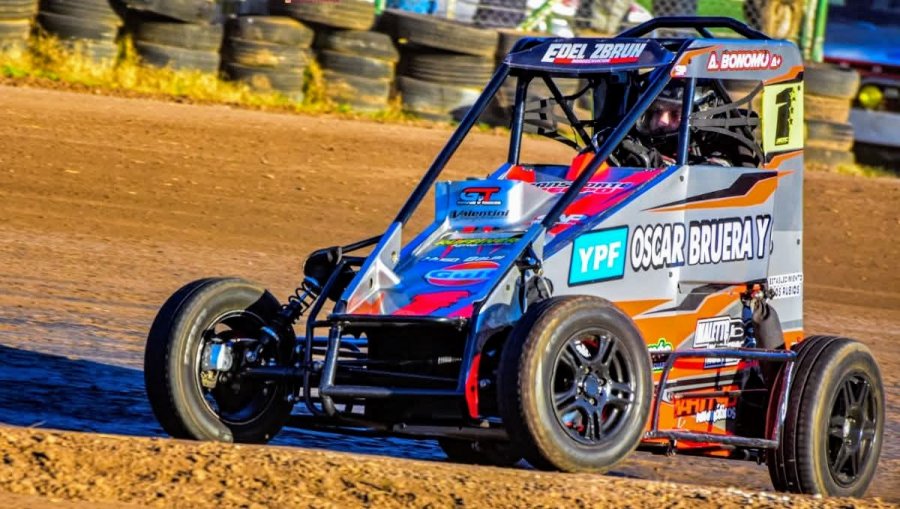 El campeón Agustín Bonomo ganó la primera del Torneo Oficial.