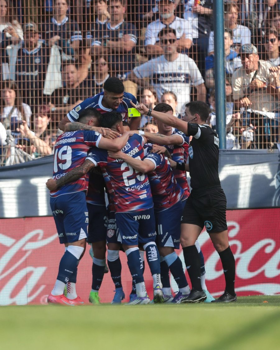 UNIÓN FESTEJÓ EN EL BOSQUE AL GANARLE A GIMNASIA