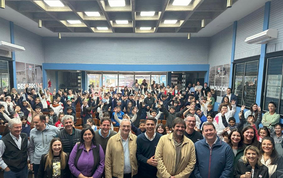 La propuesta reúne a estudiantes y docentes de distintos niveles en un viaje a la cuenca lechera santafesina.