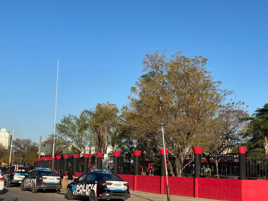 SEDE. Custodiada por la policía.