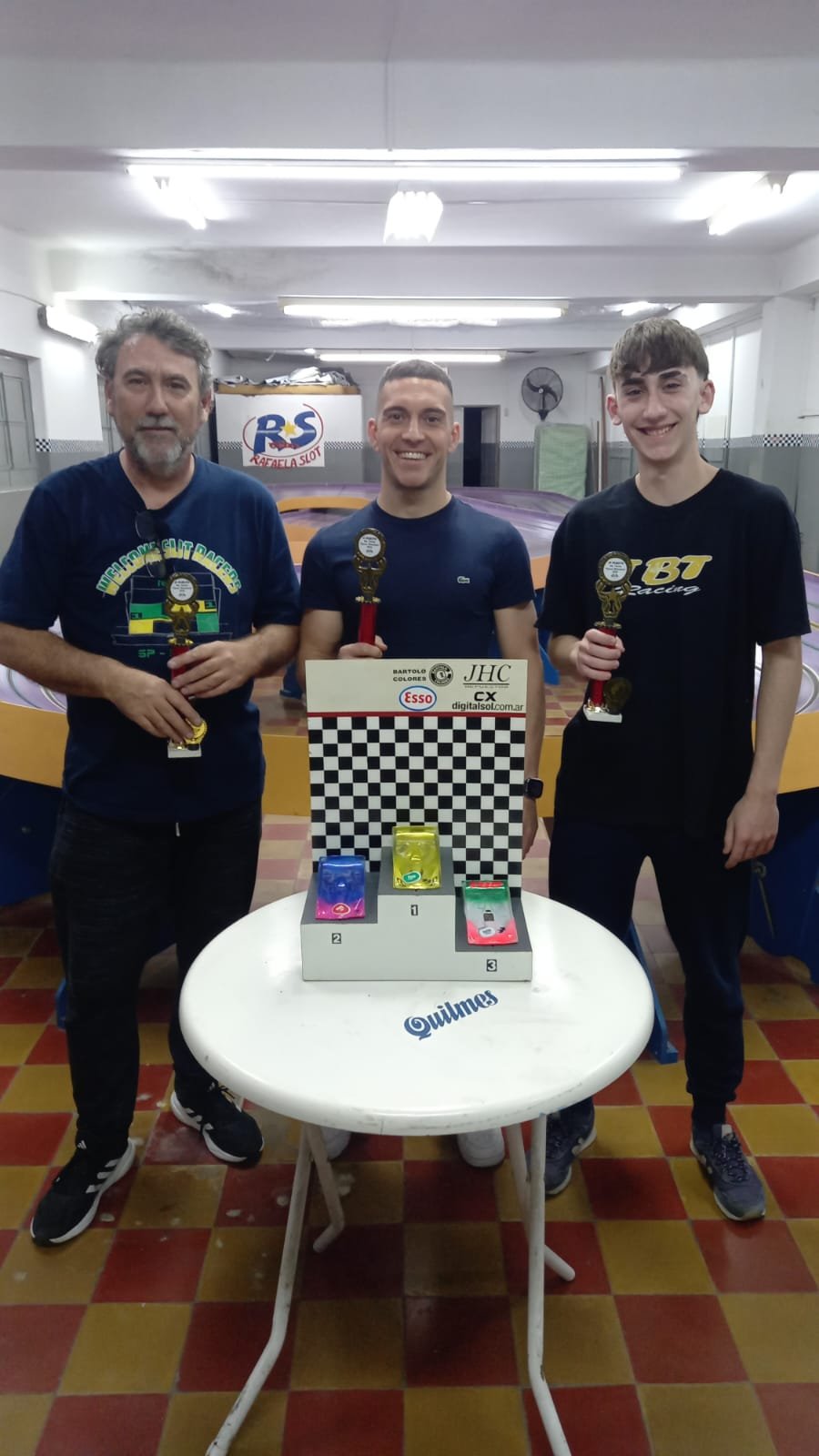 PODIO SPORT BLINDADO. José Foti (2), Cristian Vaira (1) y Luciano Foti (3).