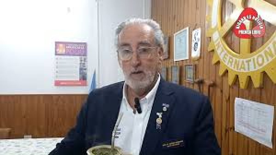 Leonel Delgado Rossi en la visita oficial al club de Bigand.