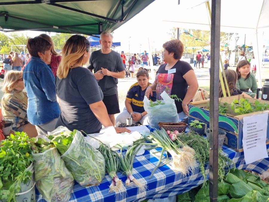 FOMENTANDO LA SUSTENTABILIDAD. Promotores Ambientales, Feria desde el Origen y Biciescuelas estuvieron presentes en los juegos Jadar visibilizando el compromiso ambiental.