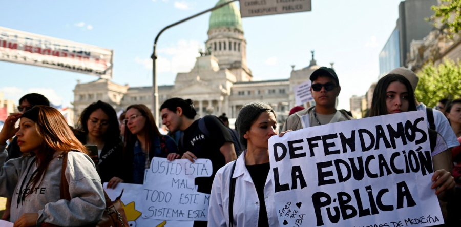NUEVA MOVILIZACION. Gremios y partidos opositores se suman a la marcha federal universitaria contra el veto de Milei que se realizará este miércoles en todo el país.