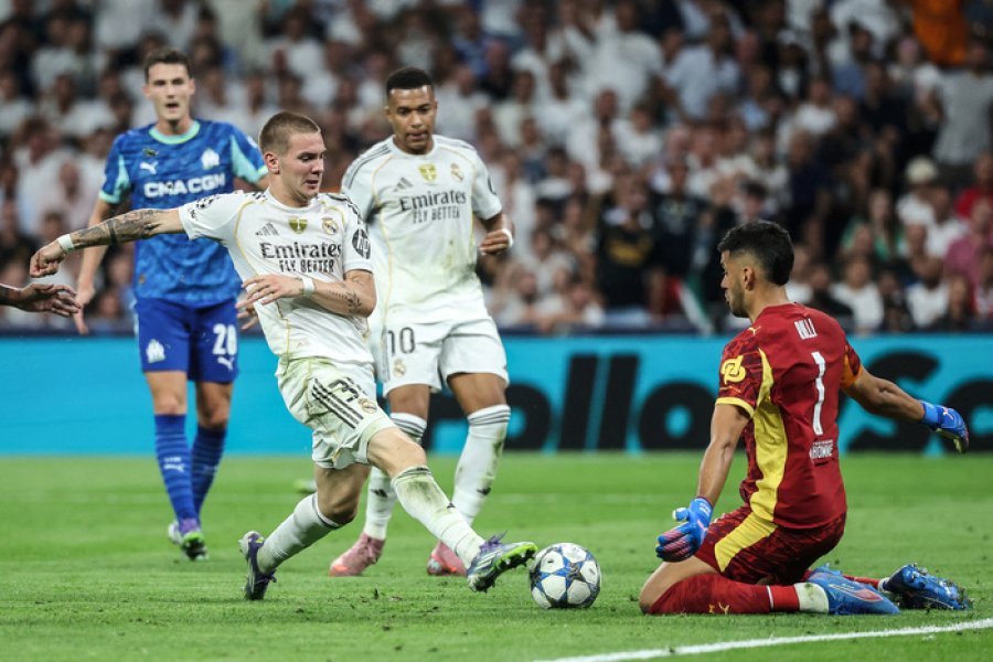 Mastantuono en un avance ante su compatriota Rulli.