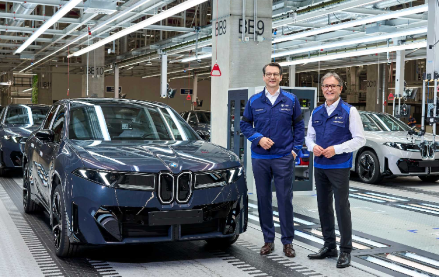 Baterías de alto voltaje ensambladas en el lugar.