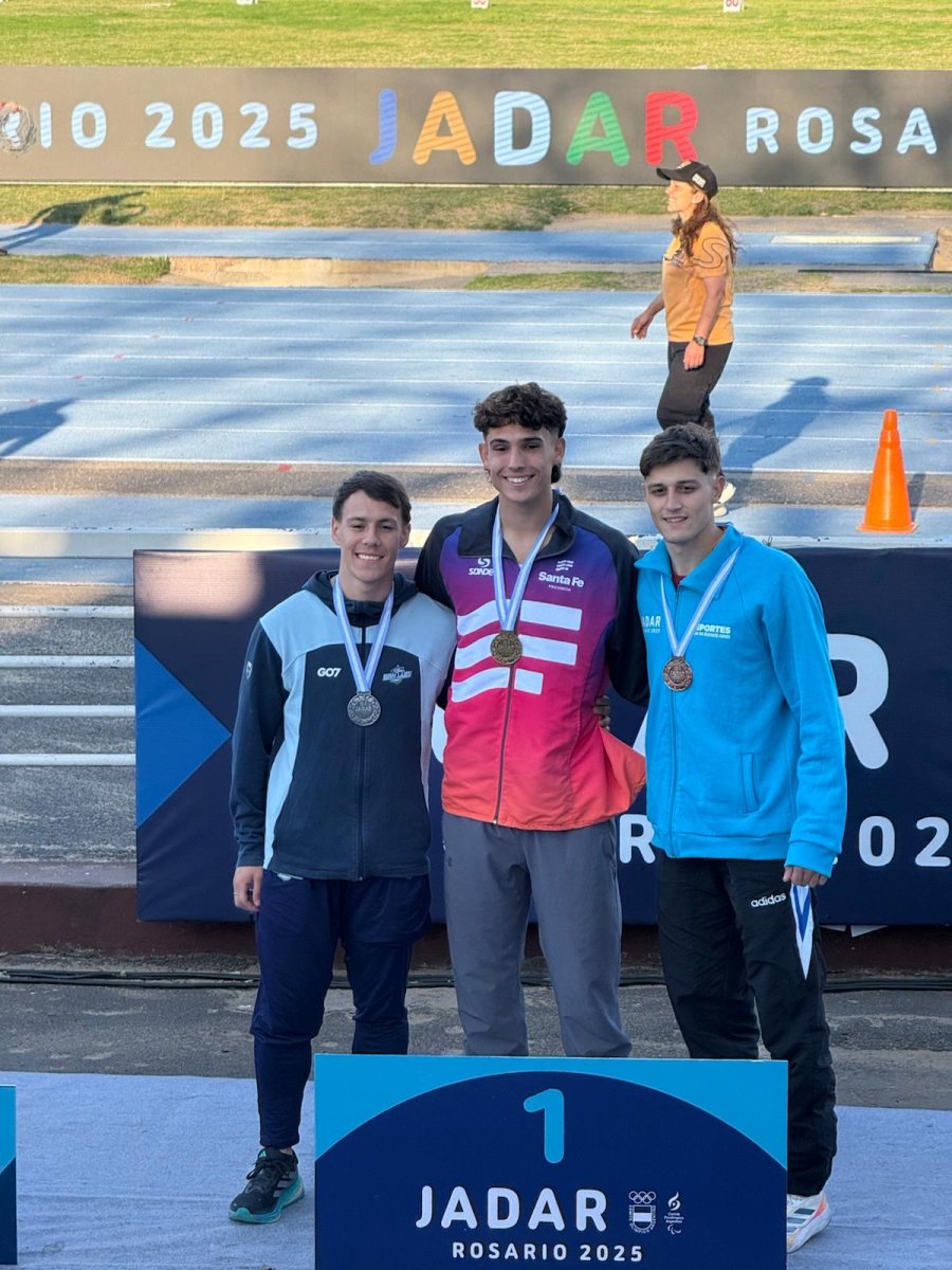 LA ALEGRIA MAS RECIENTE. Se impuso con 10s 37 en los 100 metros de los JADAR.